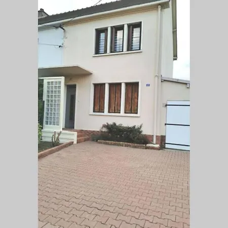 Duplex 1Ere Etage D'Un Pavillon En Centre Ville *